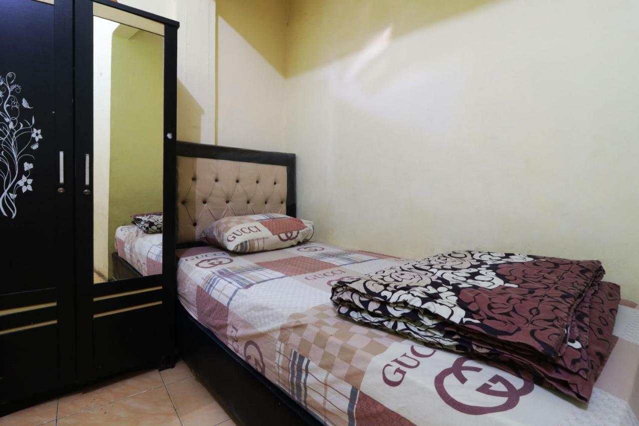 מלון מדאן Wisma Yuli Syariah מראה חיצוני תמונה
